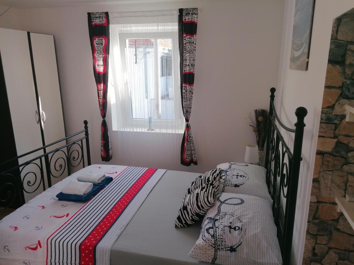 Appartement Stone House à Slatine Extérieur photo