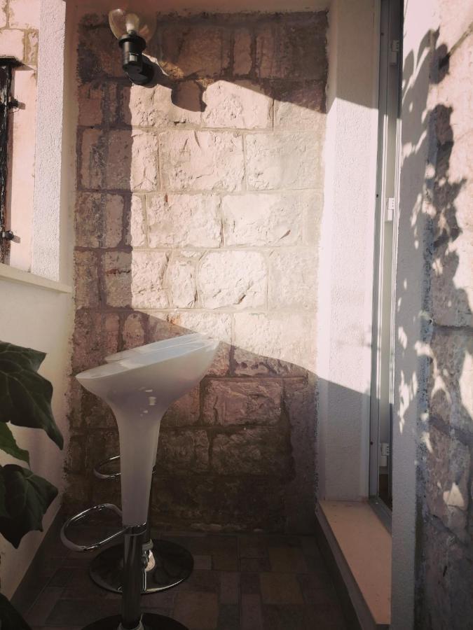 Appartement Stone House à Slatine Extérieur photo