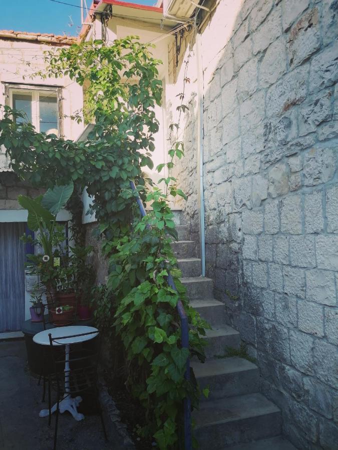 Appartement Stone House à Slatine Extérieur photo