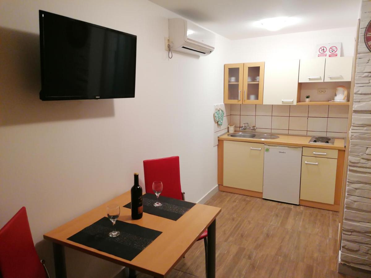 Appartement Stone House à Slatine Extérieur photo
