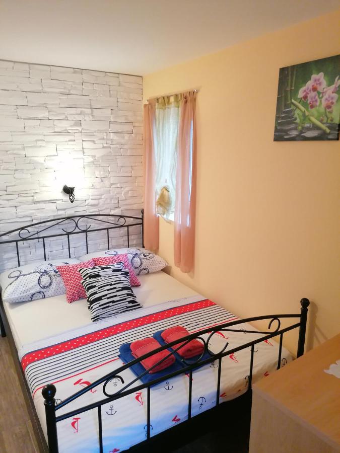Appartement Stone House à Slatine Extérieur photo